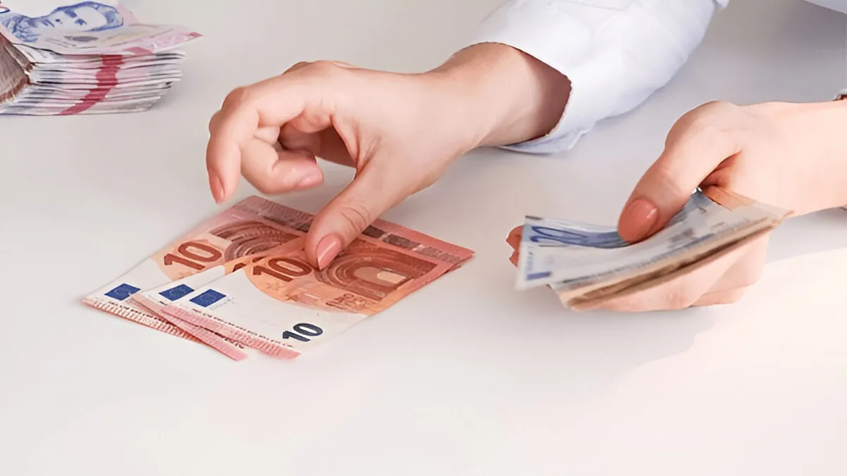 Курс евро к гривне в Киеве
Обмен евро в Киеве
Продать евро в Киеве Курс евро к гривне в Киеве
Обмен евро в Киеве
Продать евро в Киеве