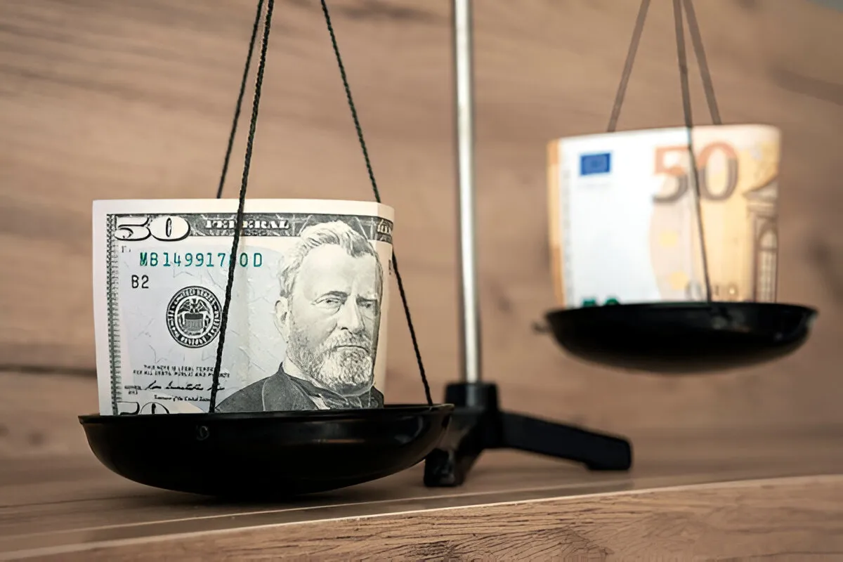 Курс євро до долара в Києві
Обмін EUR на USD у Києві
Вигідний курс євро-долар у Києві Курс євро до долара в Києві
Обмін EUR на USD у Києві
Вигідний курс євро-долар у Києві