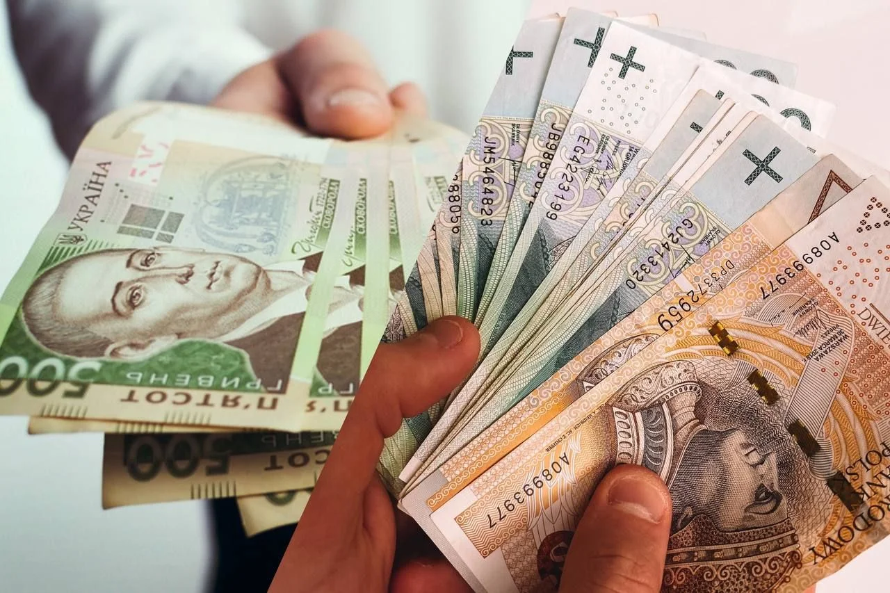 Як вигідно купити злоті в Україні