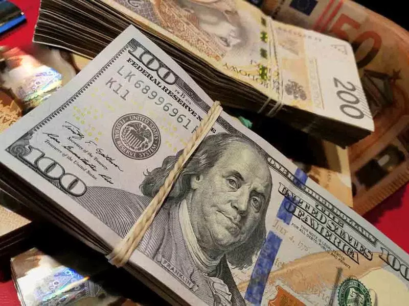 Как выгодно менять валюту за границей